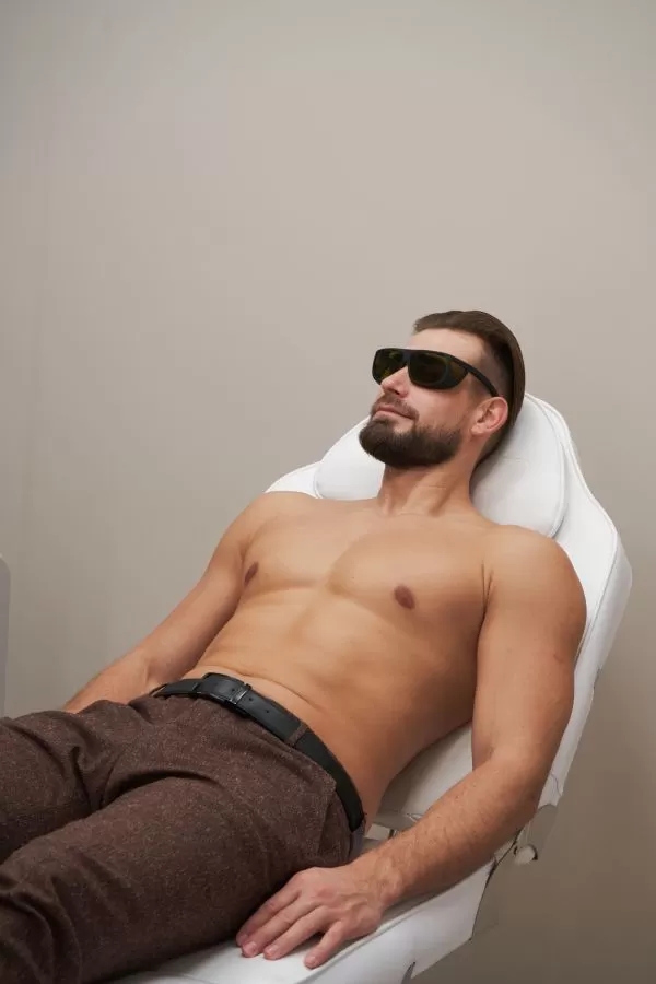 Лазерная эпиляция бёдер для мужчин