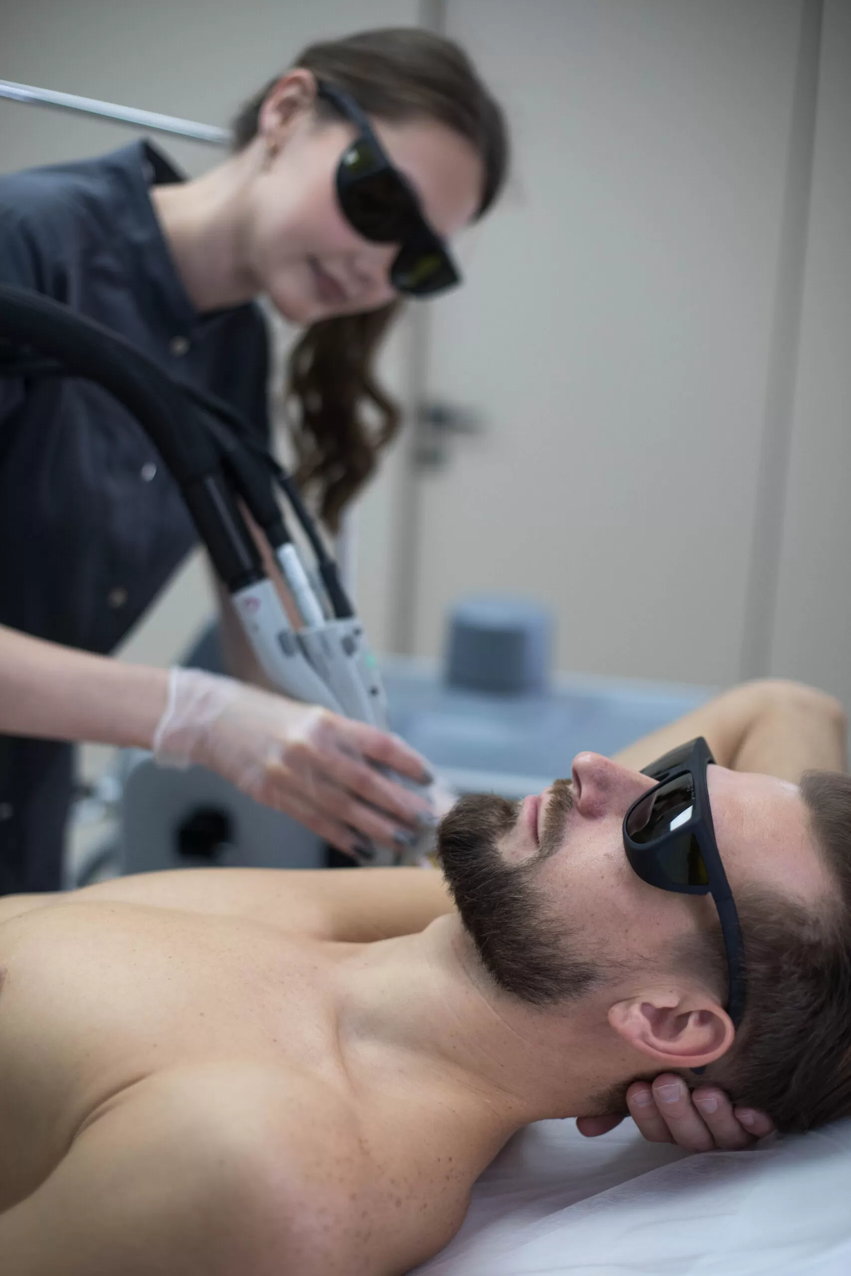 Лазерная эпиляция передней зоны шеи для мужчин