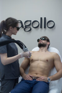 Особенности ухода после лазерной эпиляции зоны груди и живота у мужчин