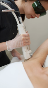 Почему подмышки — лучшая зона для начала лазерной эпиляции